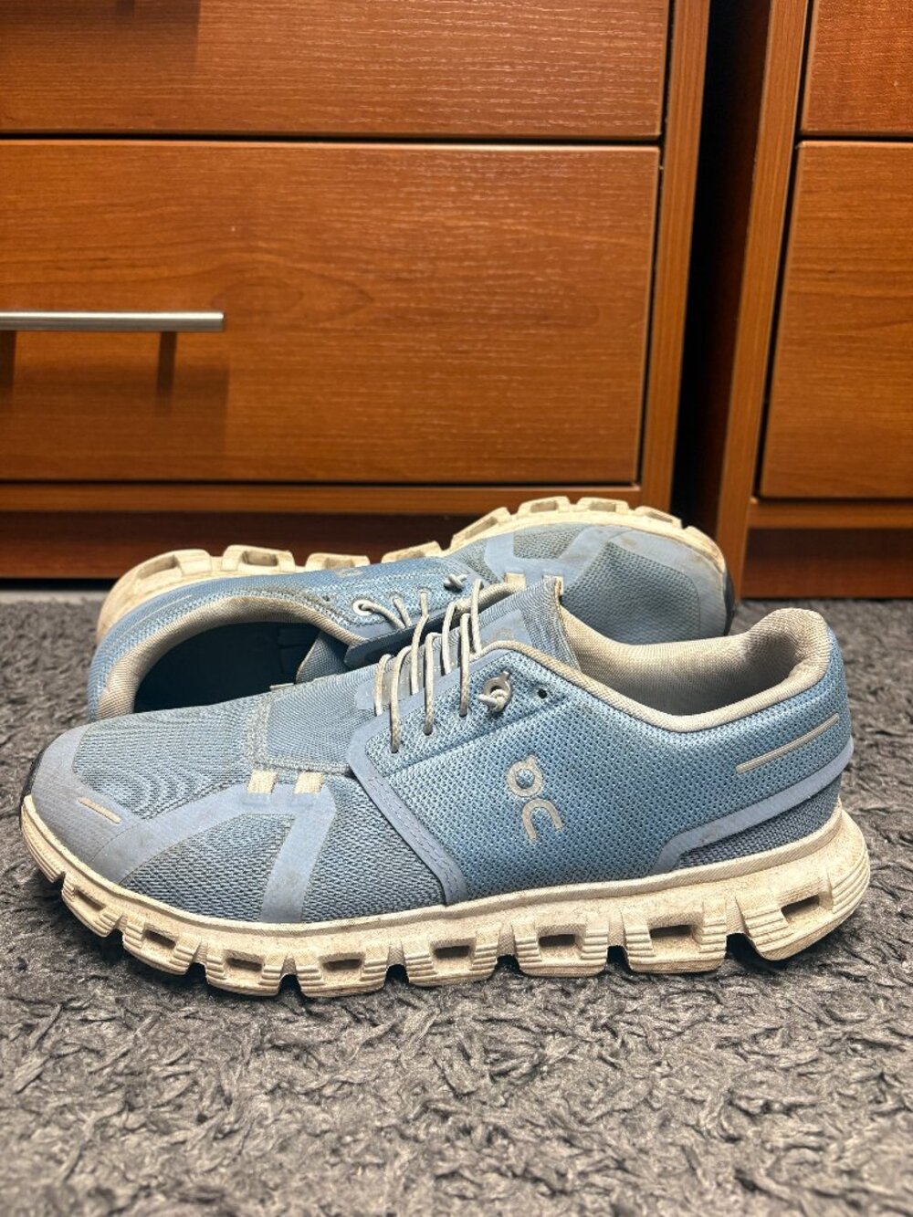 Women's On Cloud 6 Chambray/White Blue Colorway 9.5 B Medium US Running/Walking